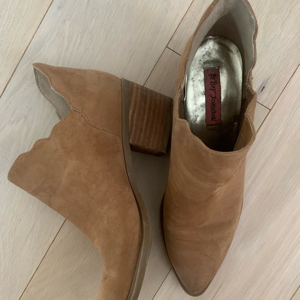 Betsey Johnson size 9 western boot